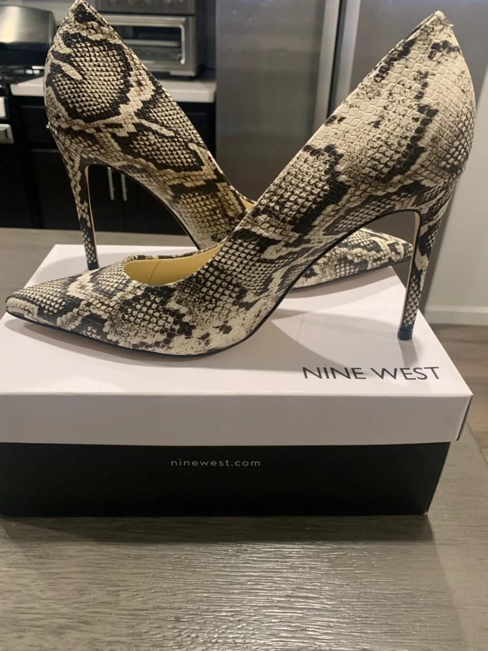 Nine West Black & White Snake-Print Pointed Toe Pumps - Picture 6 of 9